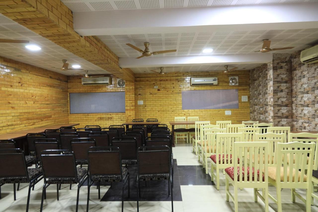 Oyo Flagship 77764 Hotel Rahul Ganeshpeth Colony นาคปุระ ภายนอก รูปภาพ